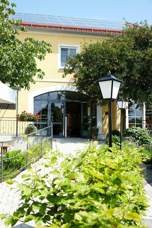 Hotel Eberl Хаттенхофен Экстерьер фото
