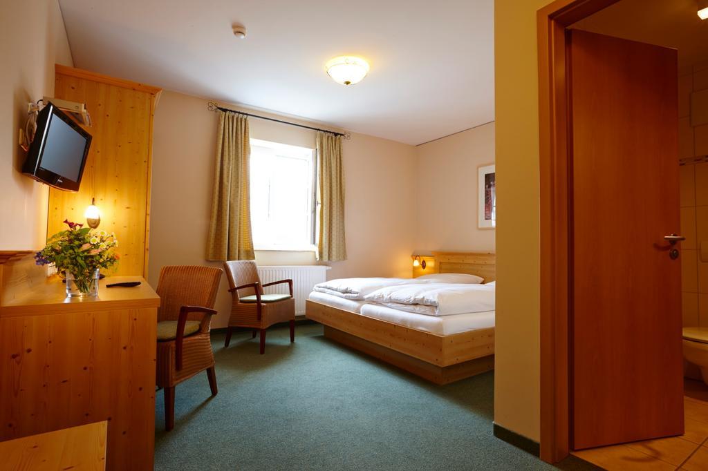 Hotel Eberl Хаттенхофен Экстерьер фото